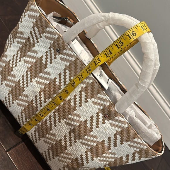 Calvin Klein Brown and White Woven Tote Bag NWT - Picture 11 of 16
